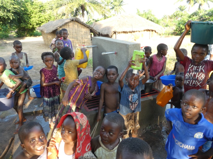 Offrez de l’eau potable, de la lumière ou un lieu de vie assaini