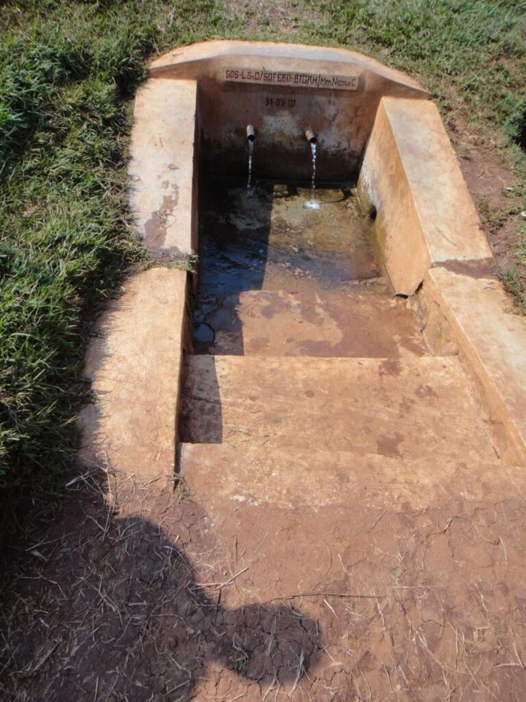 Assainir 7 sources à Mokamo, RDC — photo 2