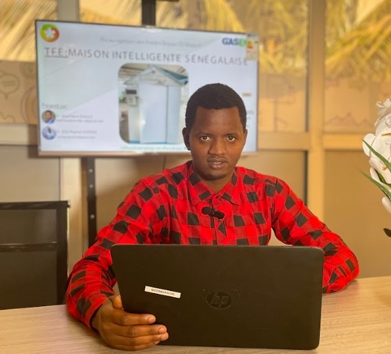 Christ Roynel Olende, lauréat du Prix ISF – Sulmon 2023, présente son TFE « Maison intelligente sénégalaise »